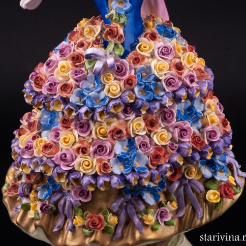 Девушка в цветочном платье, Volkstedt, Германия, вт. пол. 20 в