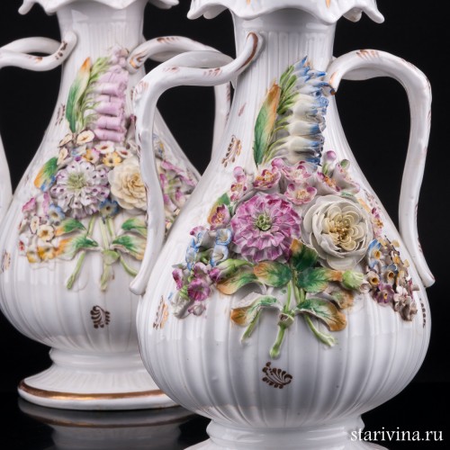 Две вазы с цветочным орнаментом, Coalport, Великобритания, кон. 19 - нач. 20 вв