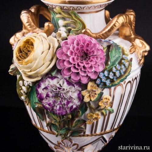 Декоративная ваза с лепными цветами, John Bevington, Великобритания, 1872-1892 гг