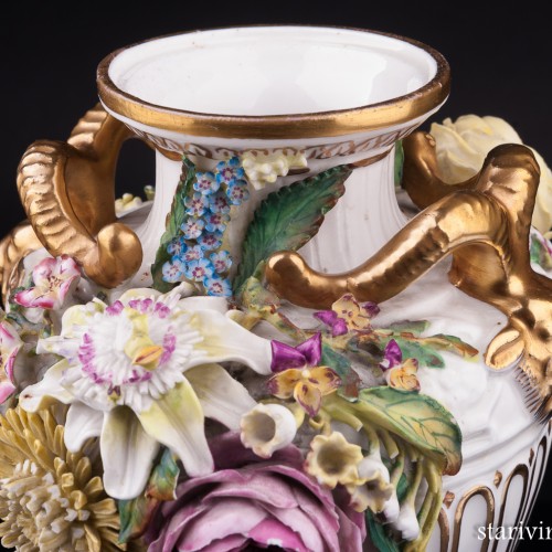 Декоративная ваза с лепными цветами, John Bevington, Великобритания, 1872-1892 гг