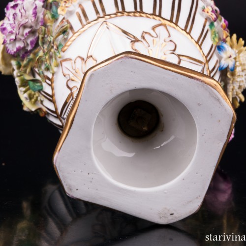 Декоративная ваза с лепными цветами, John Bevington, Великобритания, 1872-1892 гг