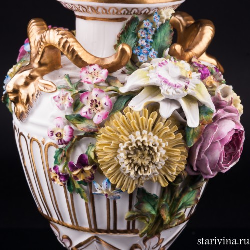 Декоративная ваза с лепными цветами, John Bevington, Великобритания, 1872-1892 гг