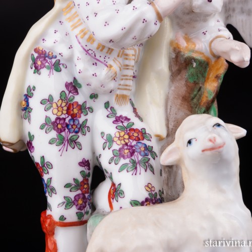 Статуэтка из фарфора Юноша с овечкой и голубем, Samson, Франция, 19 в.