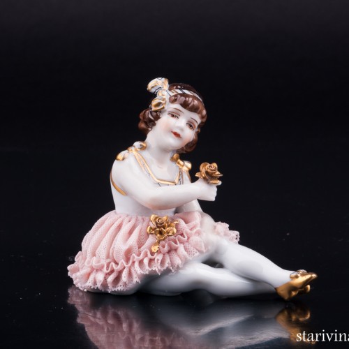 Сидящая девочка, кружевная, Muller & Co, Германия, нач. 20 в