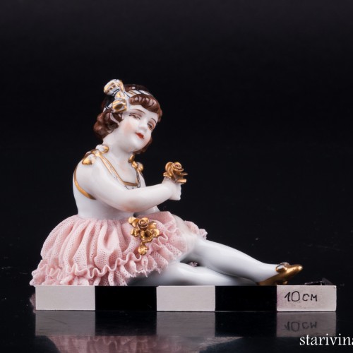 Сидящая девочка, кружевная, Muller & Co, Германия, нач. 20 в