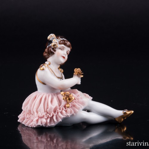 Сидящая девочка, кружевная, Muller & Co, Германия, нач. 20 в