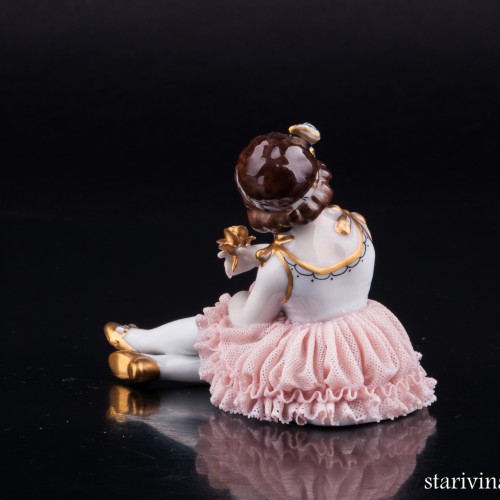 Сидящая девочка, кружевная, Muller & Co, Германия, нач. 20 в