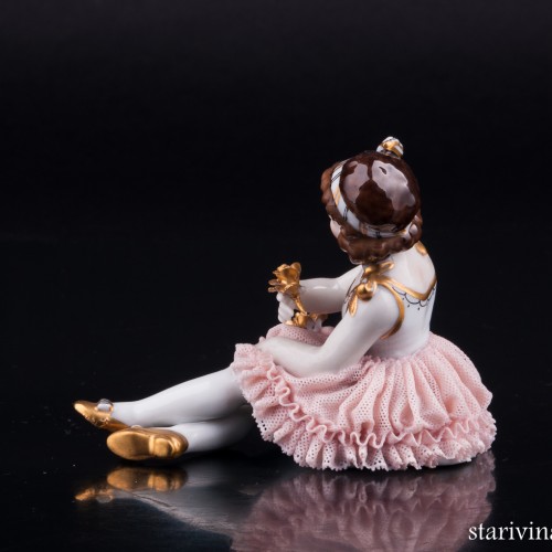 Сидящая девочка, кружевная, Muller & Co, Германия, нач. 20 в