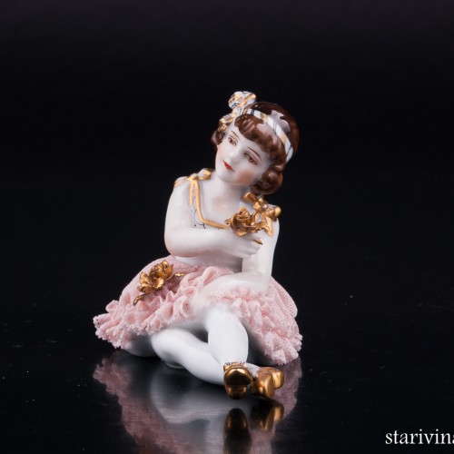 Сидящая девочка, кружевная, Muller & Co, Германия, нач. 20 в