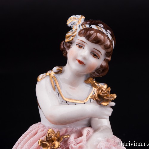 Сидящая девочка, кружевная, Muller & Co, Германия, нач. 20 в