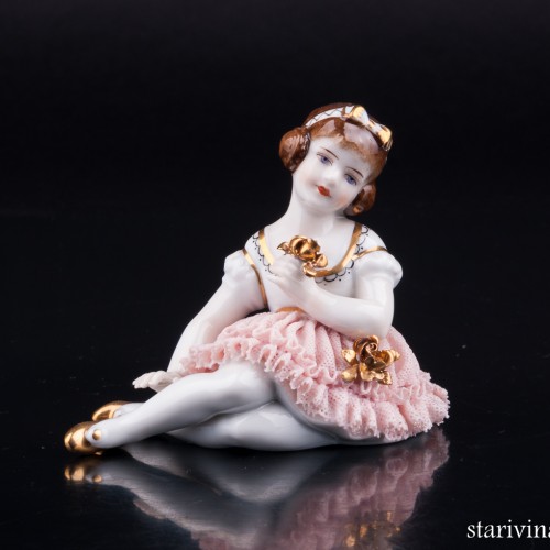 Сидящая девочка, кружевная, Muller & Co, Германия, нач. 20 в