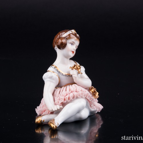 Сидящая девочка, кружевная, Muller & Co, Германия, нач. 20 в