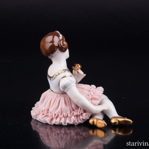 Сидящая девочка, кружевная, Muller & Co, Германия, нач. 20 в