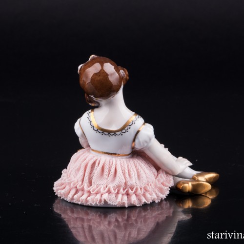 Сидящая девочка, кружевная, Muller & Co, Германия, нач. 20 в