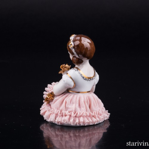 Сидящая девочка, кружевная, Muller & Co, Германия, нач. 20 в