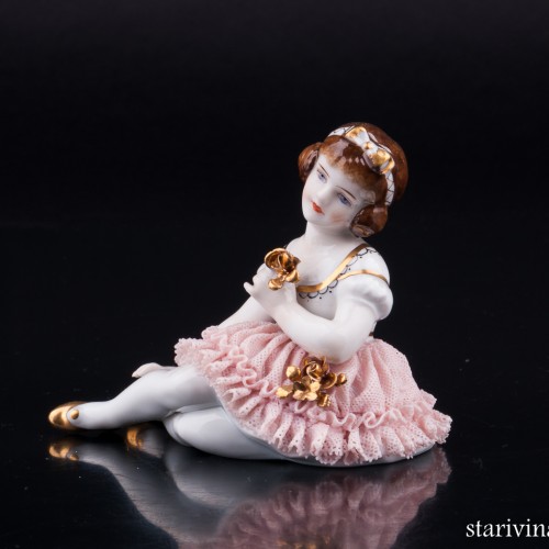 Сидящая девочка, кружевная, Muller & Co, Германия, нач. 20 в