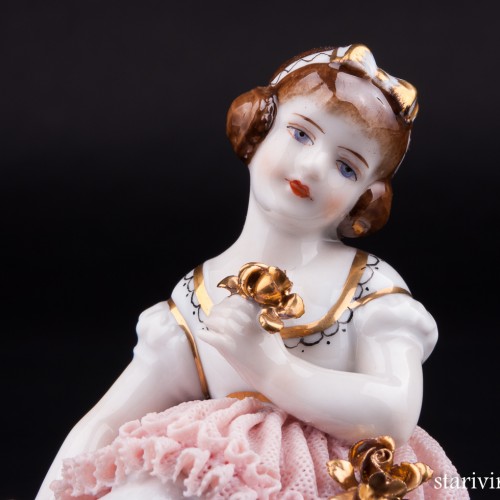 Сидящая девочка, кружевная, Muller & Co, Германия, нач. 20 в