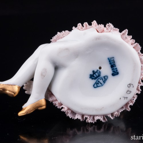 Сидящая девочка, кружевная, Muller & Co, Германия, нач. 20 в