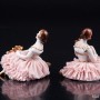 Две сидящих девочки, миниатюра, кружевная, Muller & Co, Германия, нач. 20 в