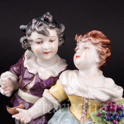 Дети, кормящие домашних птиц, Volkstedt, Германия, до 1935 г