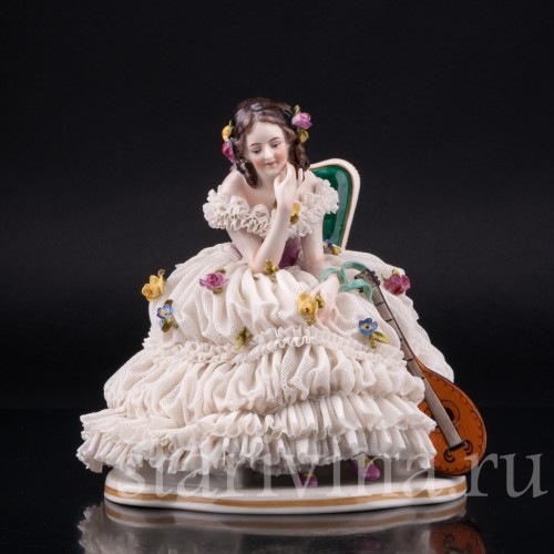 Девушка с лютней, кружевная, Volkstedt, Германия, сер. 20 в