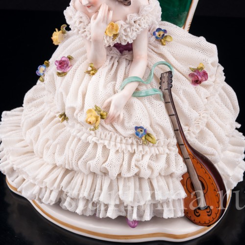 Девушка с лютней, кружевная, Volkstedt, Германия, сер. 20 в