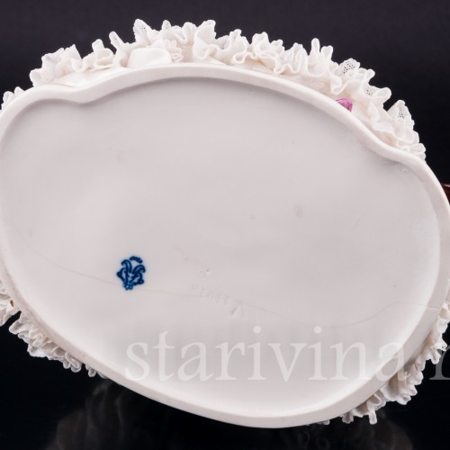 Девушка с лютней, кружевная, Volkstedt, Германия, сер. 20 в