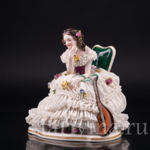 Девушка с лютней, кружевная, Volkstedt, Германия, сер. 20 в