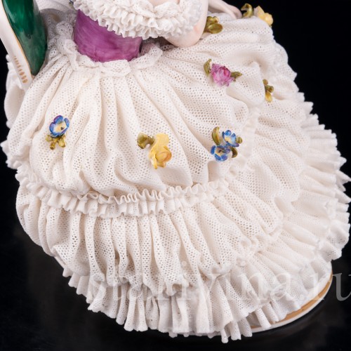 Девушка с лютней, кружевная, Volkstedt, Германия, сер. 20 в