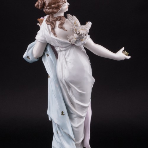 Девушка с голубем, Volkstedt, Германия, 19 в