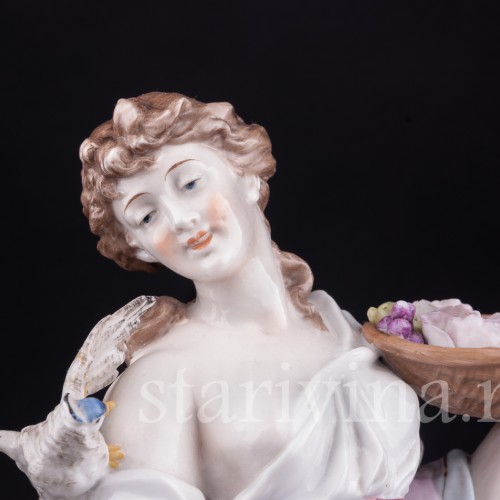 Девушка с голубем, Volkstedt, Германия, 19 в