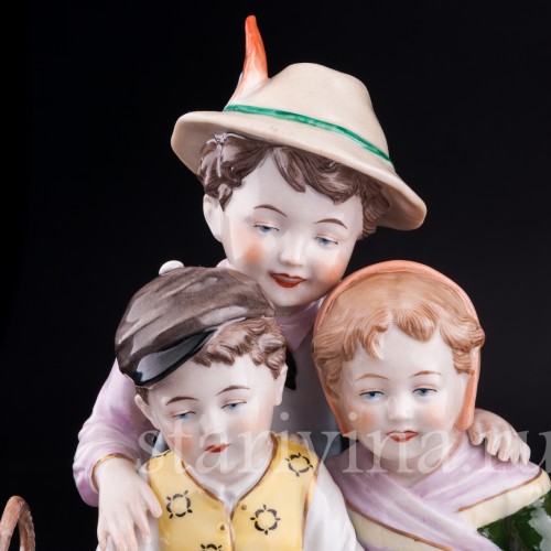 Дети, читающие книжку, Scheibe-Alsbach, Германия, вт. пол. 20 в