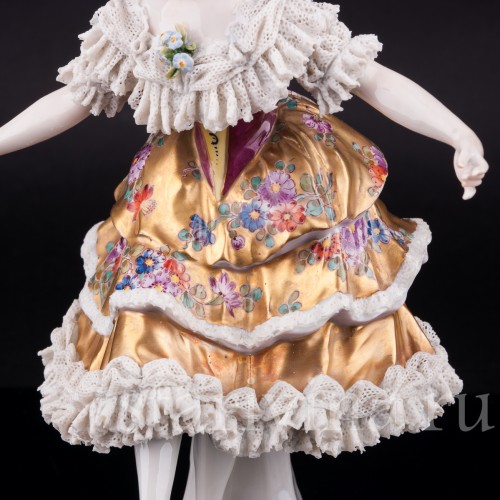 Балерина в золотом платье, кружевная, Volkstedt, Германия, до 1935 г