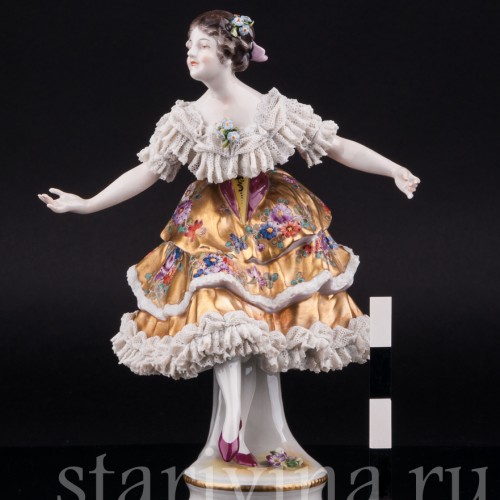 Балерина в золотом платье, кружевная, Volkstedt, Германия, до 1935 г