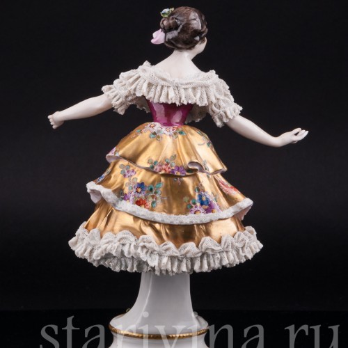Балерина в золотом платье, кружевная, Volkstedt, Германия, до 1935 г