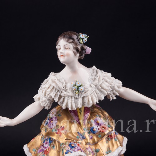 Балерина в золотом платье, кружевная, Volkstedt, Германия, до 1935 г