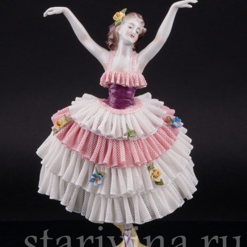 Балерина в бело-розовом платье, кружевная, Volkstedt, Германия, вт. пол. 20 в