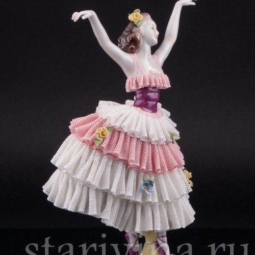 Балерина в бело-розовом платье, кружевная, Volkstedt, Германия, вт. пол. 20 в