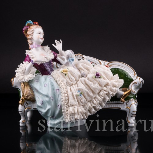 Дама с собакой на диване, кружевная, Unterweissbach, Германия, 1960 гг