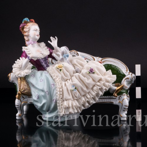 Дама с собакой на диване, кружевная, Unterweissbach, Германия, 1960 гг