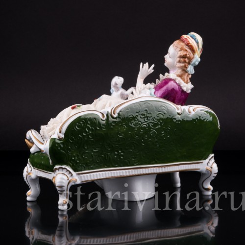 Дама с собакой на диване, кружевная, Unterweissbach, Германия, 1960 гг