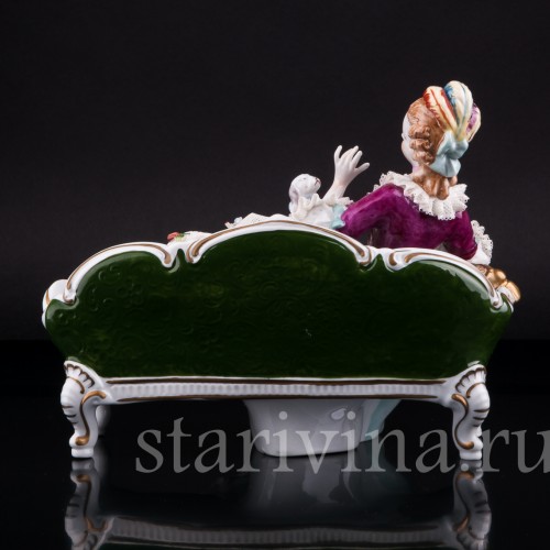 Дама с собакой на диване, кружевная, Unterweissbach, Германия, 1960 гг