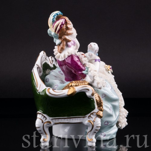 Дама с собакой на диване, кружевная, Unterweissbach, Германия, 1960 гг