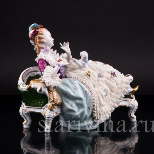 Дама с собакой на диване, кружевная, Unterweissbach, Германия, 1960 гг