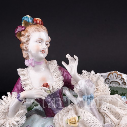 Дама с собакой на диване, кружевная, Unterweissbach, Германия, 1960 гг