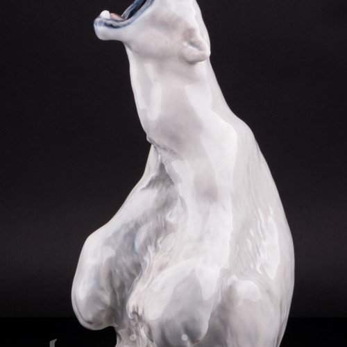 Фарфоровая статуэтка Ревущий белый медведь, Royal Copenhagen, Дания.