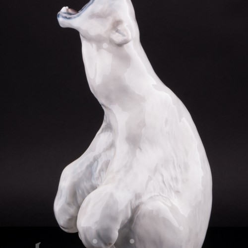 Фарфоровая статуэтка Ревущий белый медведь, Royal Copenhagen, Дания.