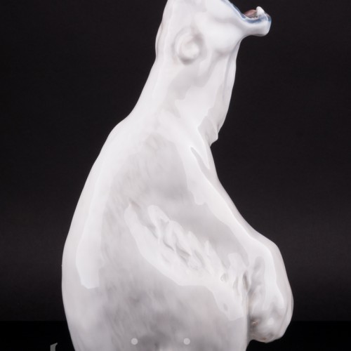 Фарфоровая статуэтка Ревущий белый медведь, Royal Copenhagen, Дания.