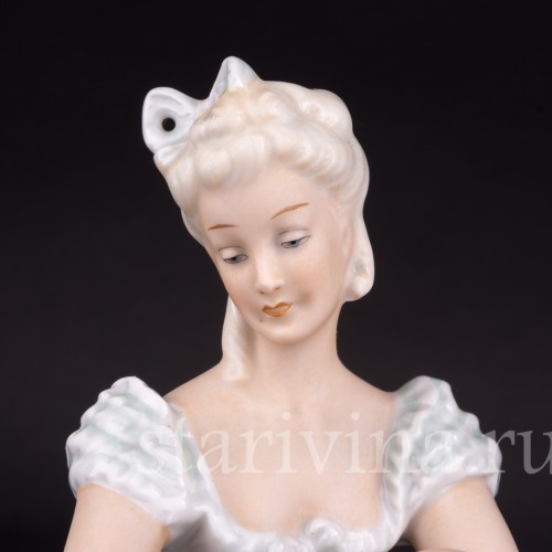 Балерина, завязывающая балетную туфельку, Schaubach Kunst, Германия, 1953-62 гг