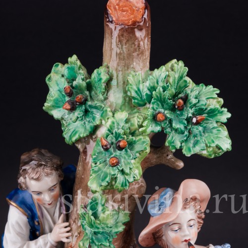 Фарфоровая композиция Тайный поклонник, Sitzendorf, Германия, вт. пол. 20 в.